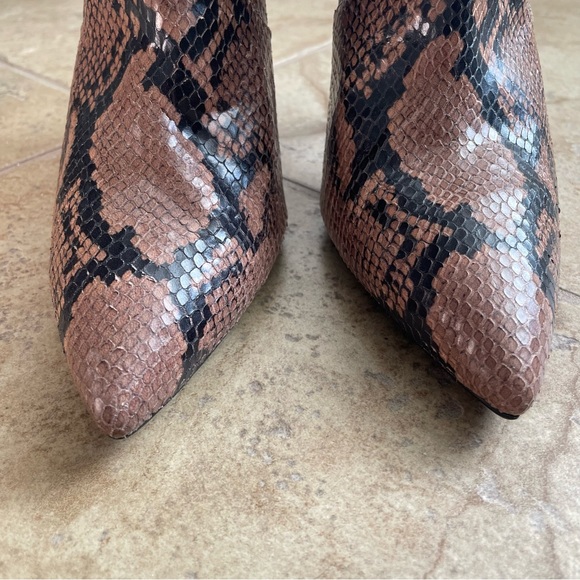 Fierce! Stuart Weitzman Melena Snakeskin-Embossed Leather Ankle Boots Size 9.5 - Picture 5 of 8